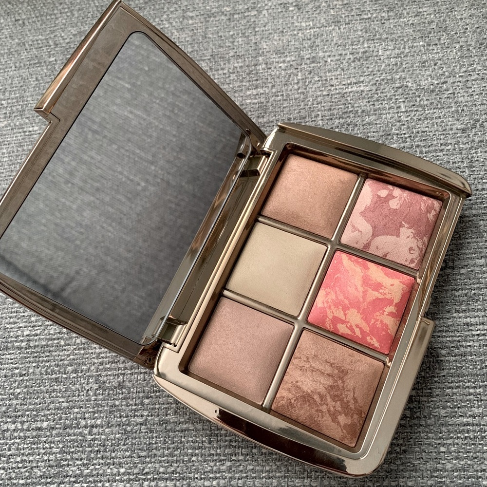 HOURGLASS Ambient Lighting Edit Sculpture Palette
